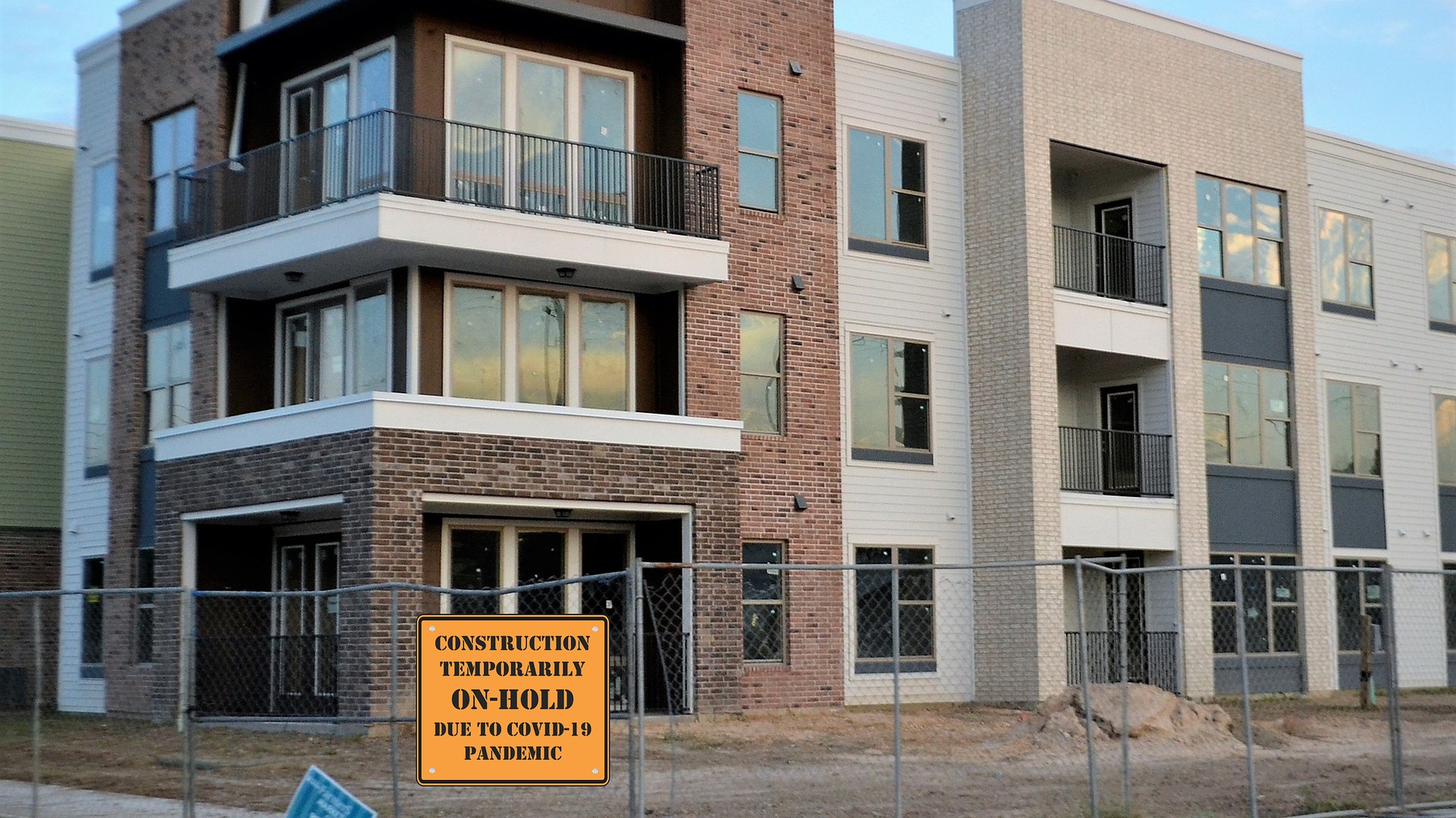 building-5040288_1920